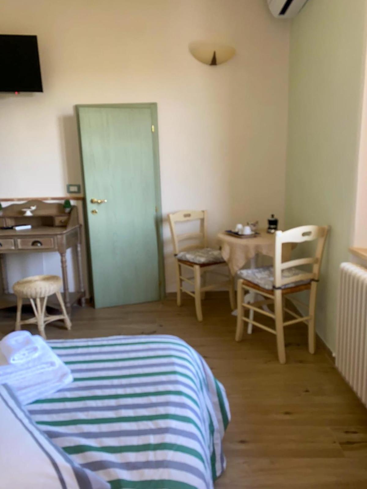 Hostal I Due Cipressi Torrenieri Exterior foto
